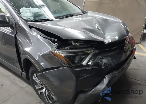 2018 Toyota Rav4 Le z USA, uszkodzony, nr VIN JTMZFREVXJJ750970